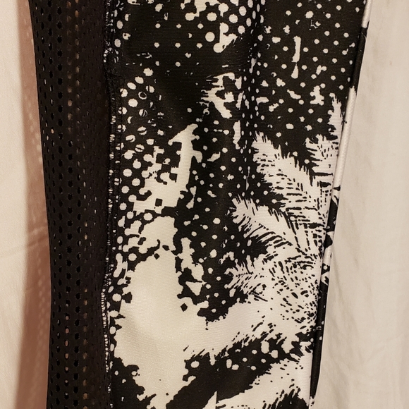 Danskin now L Workout pants.  (f) - Picture 6 of 6